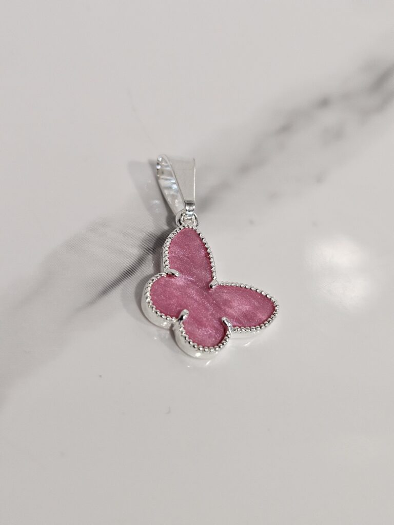 Colgante mariposa rosada
