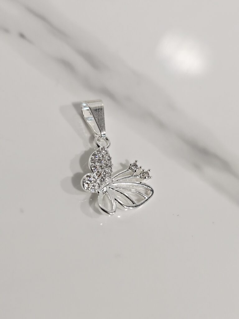 Colgante mariposa con antenas y microcircones