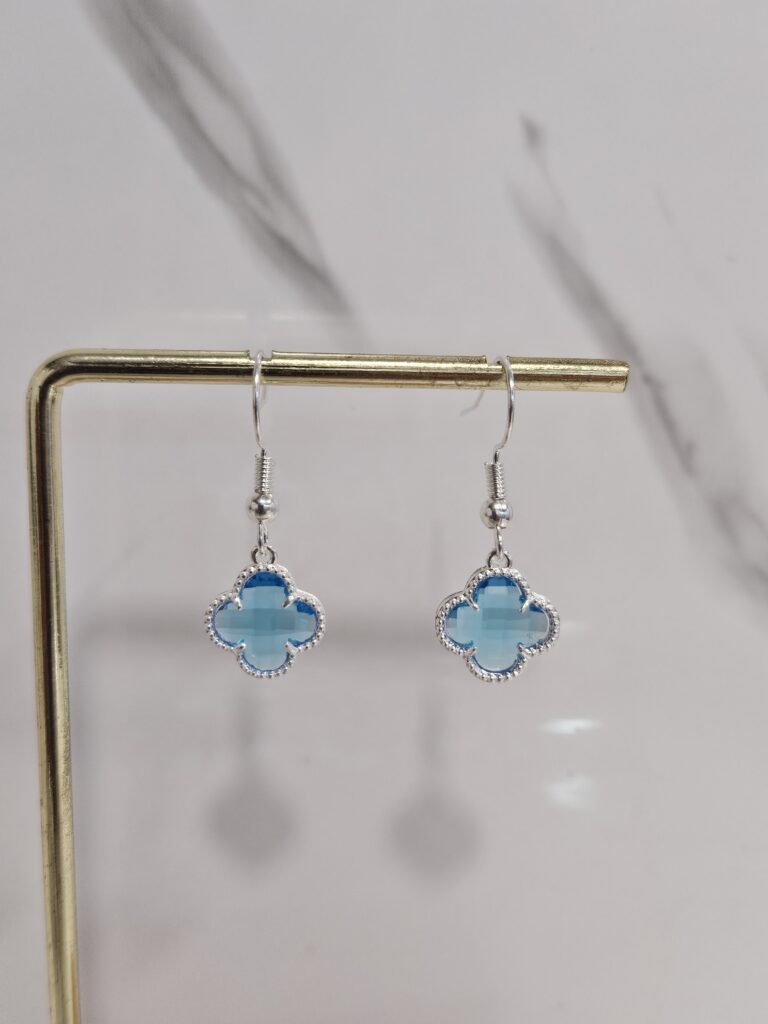 Aro colgante trébol cristal celeste