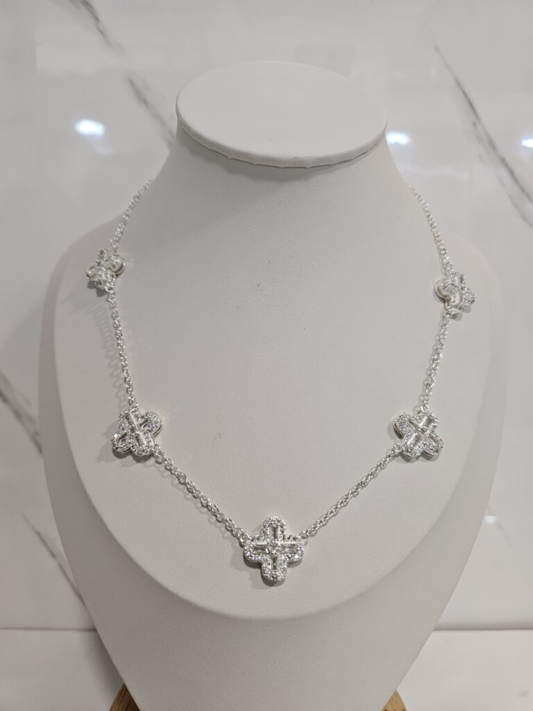 Collar 5 trébol con microcircones
