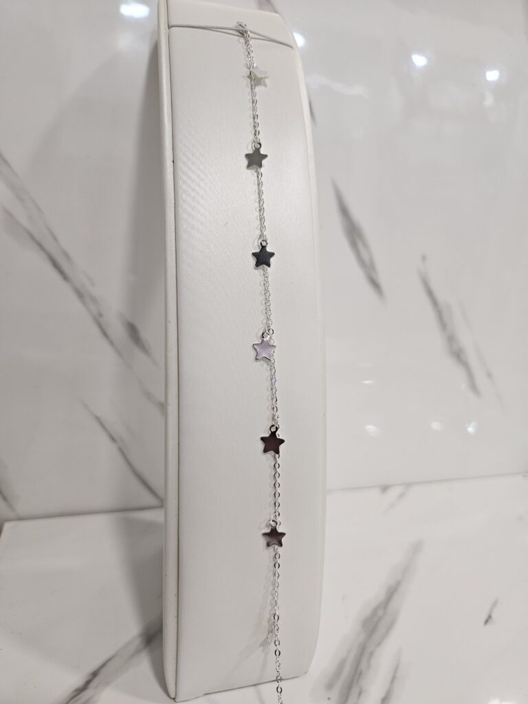 Tobillera con estrellas colgantes