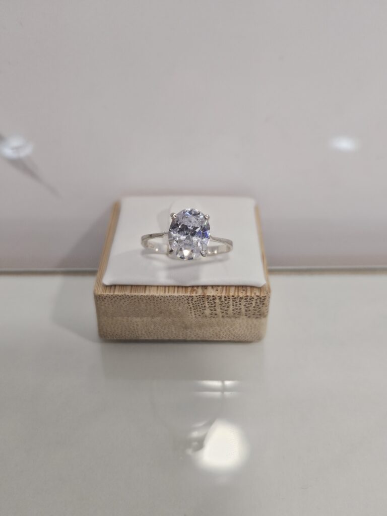 Anillo circon solitario