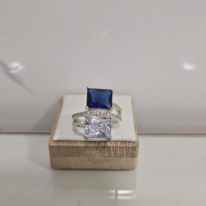 Anillo cintillo con microcircones y circones cuadrados zafiro y natural