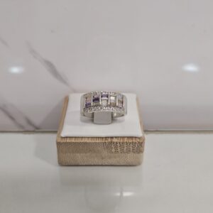 Anillo con microcircones multicolores