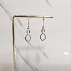 Aro colgante infinito con diseño