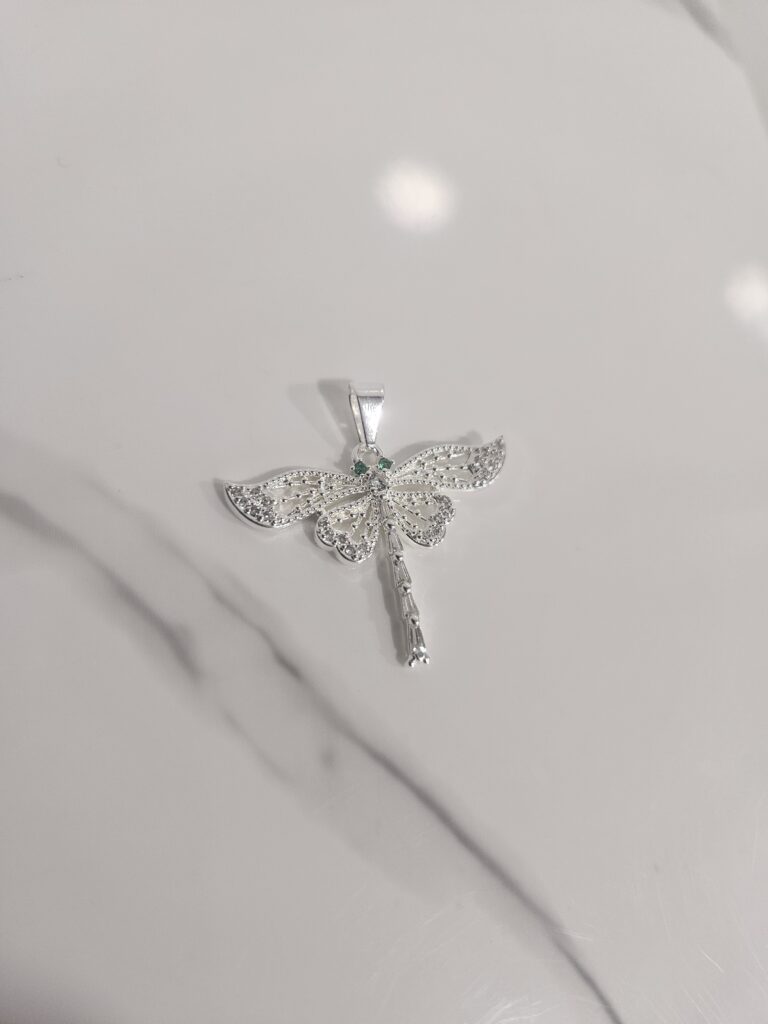 Colgante libélula con microcircones
