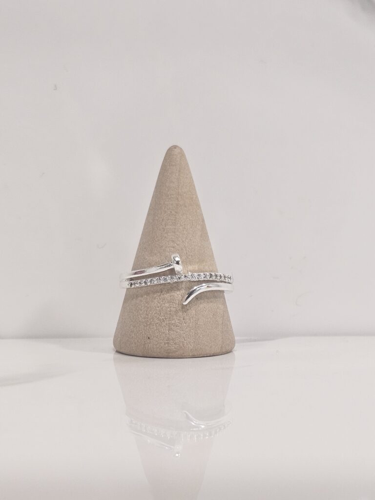 Anillo tope y punta con microcircones - Talla 9, 2.1 grs.