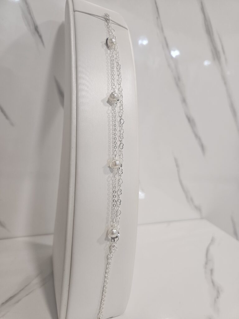Pulsera doble perlas en espiral y corazones entrelazados