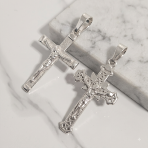 Colgante cruz con cristo