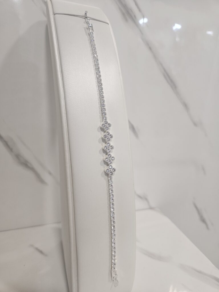 Pulsera tennis blanco con 5 trébol con microcircones