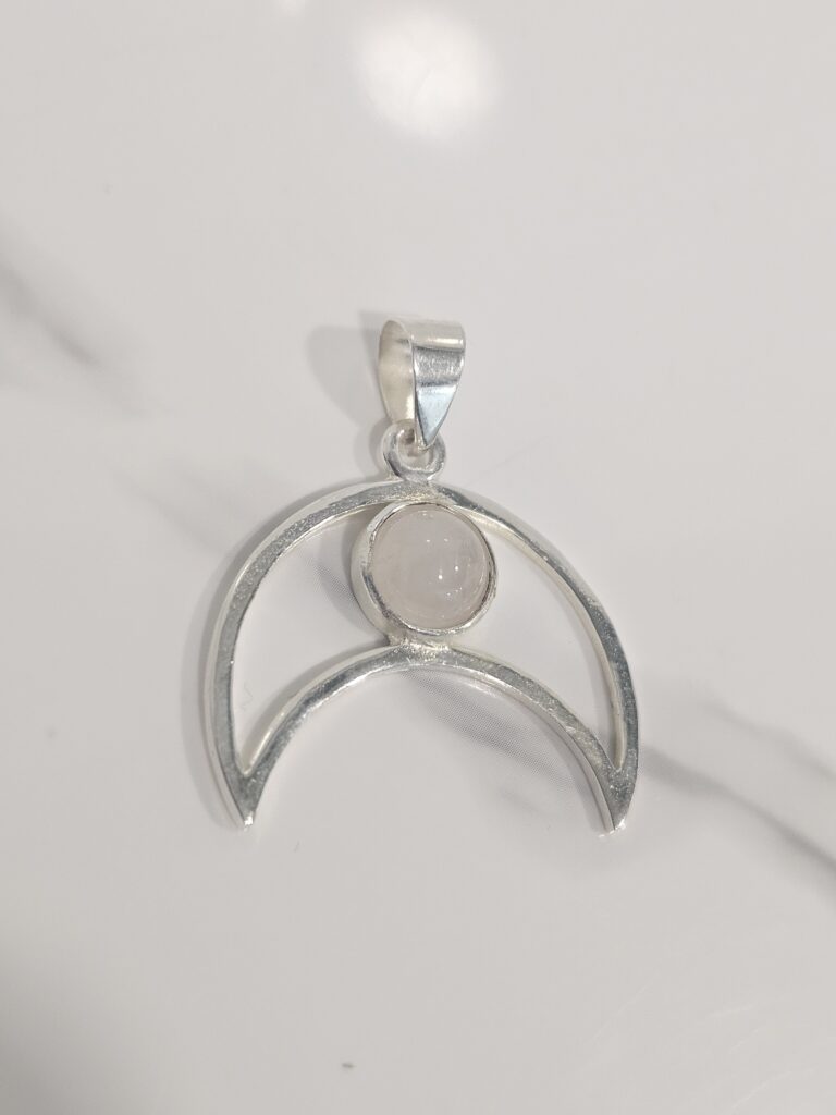 Colgante luna con cuarzo rosa