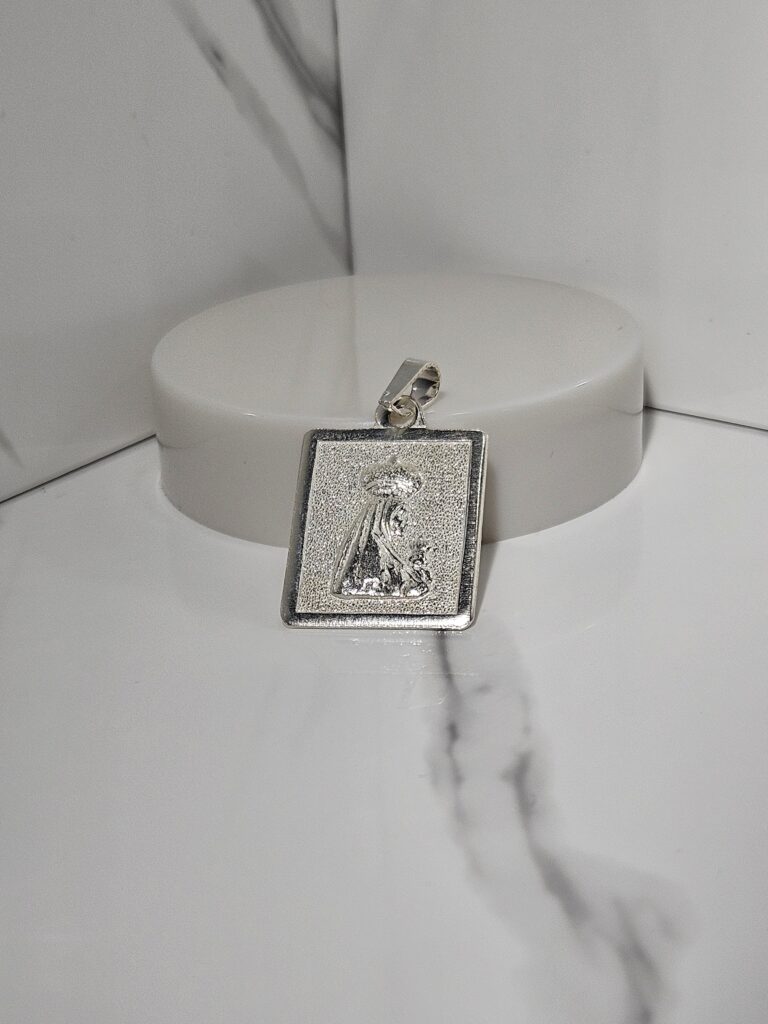 Colgante medalla rectangular Virgen de montserrant