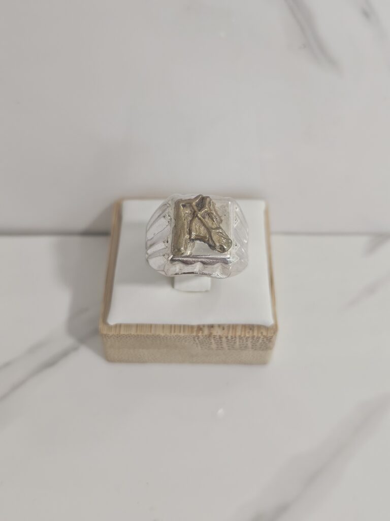 Anillo sello caballo enchapado en oro14k