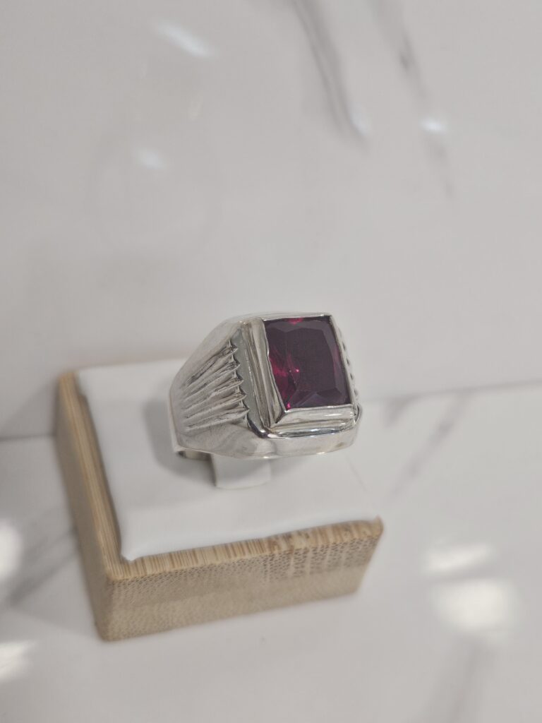 Anillo sello roca rubi - Talla 13, 8.8 grs.