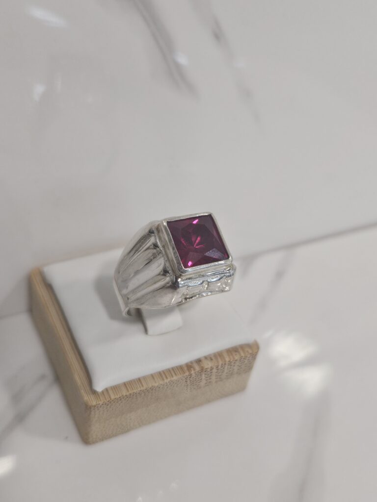 Anillo sello roca rubi - Talla 10, 7.3 grs.