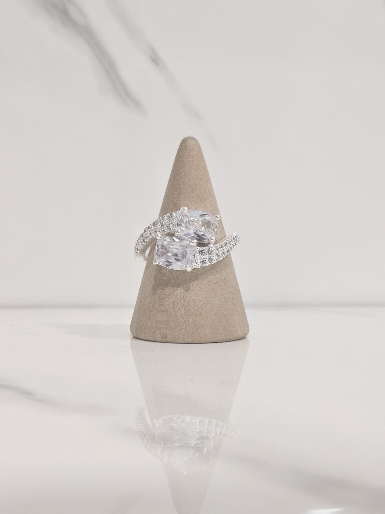 Anillo gemas entrelazadas naturales