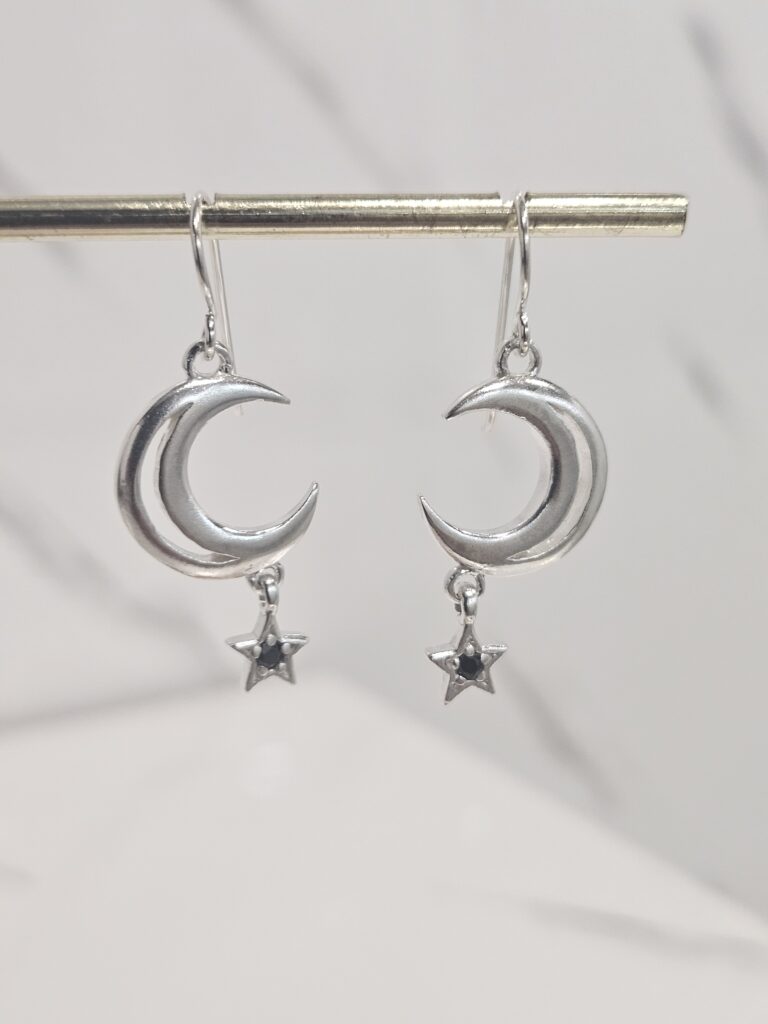 Aro colgante luna y estrella con microcircon onix