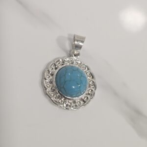 Colgante con roca celeste