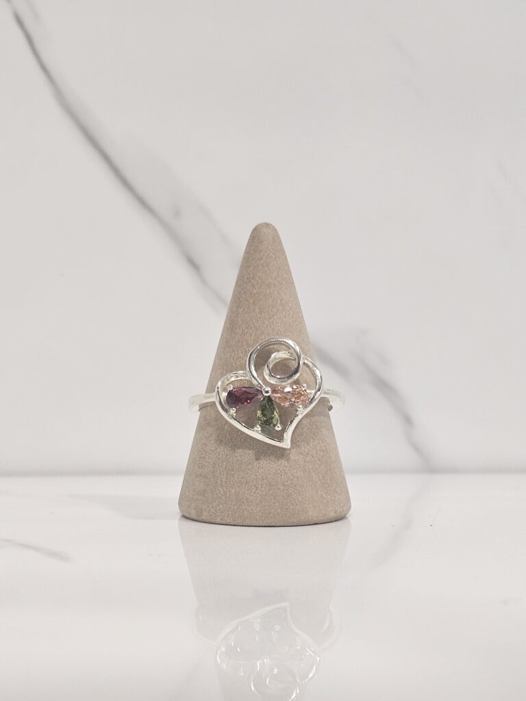 Anillo corazon con circones multicolores