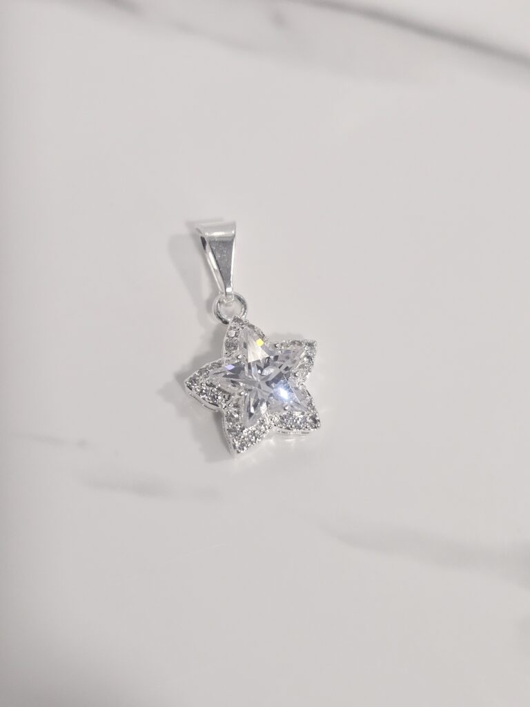 Colgante estrella con microcircones