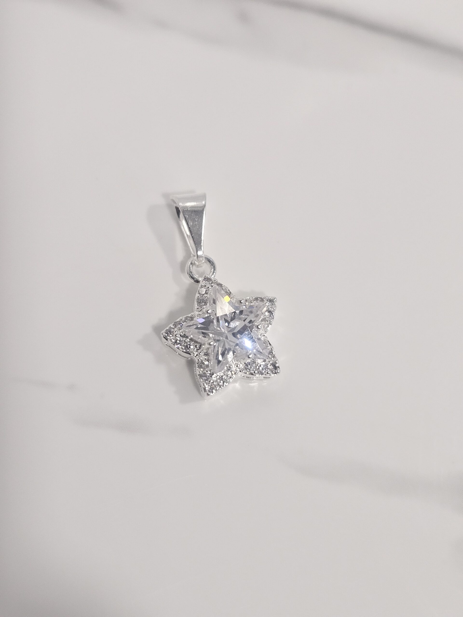 Colgante estrella con microcircones
