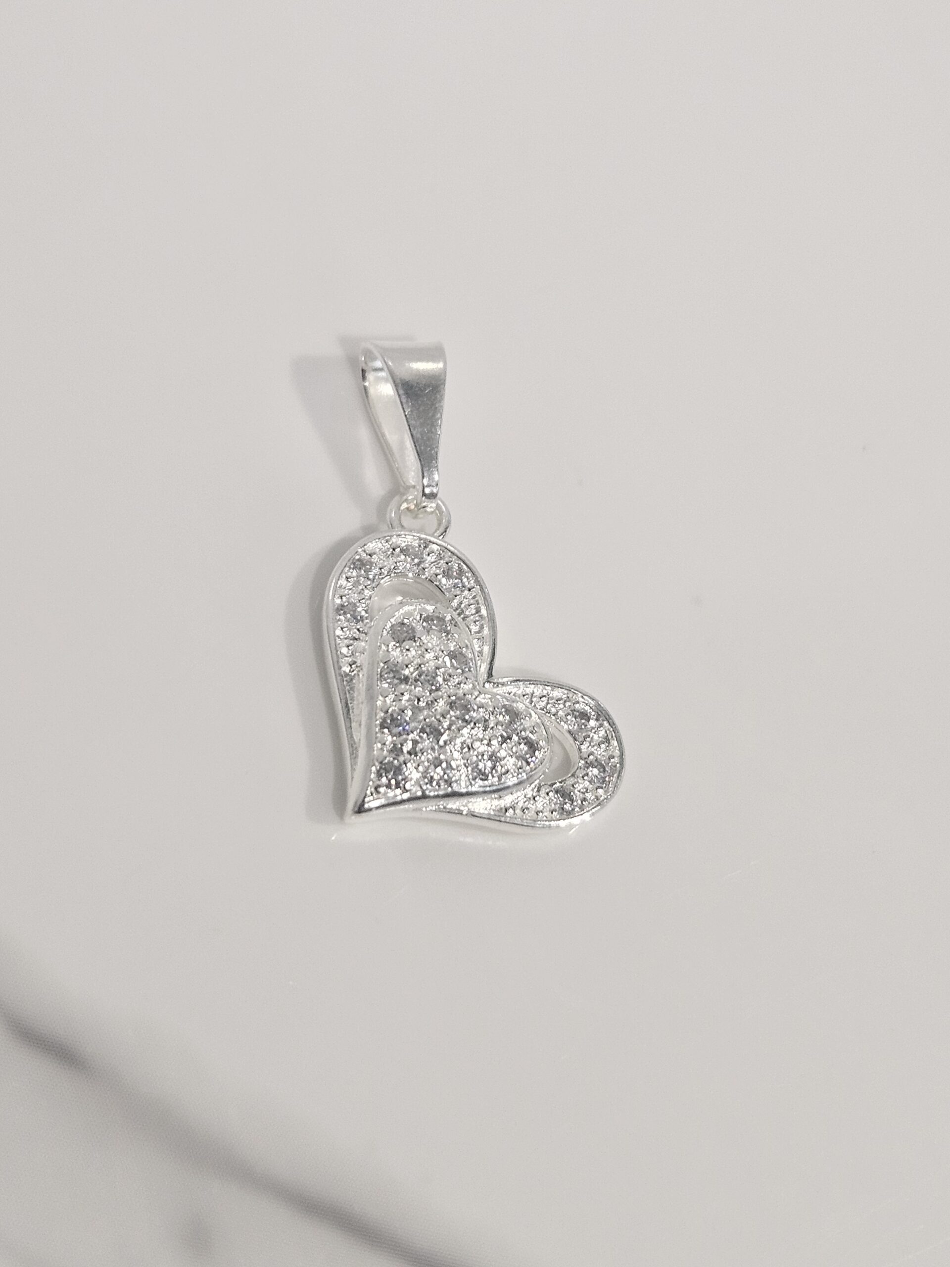 Colgante corazon con microcircones