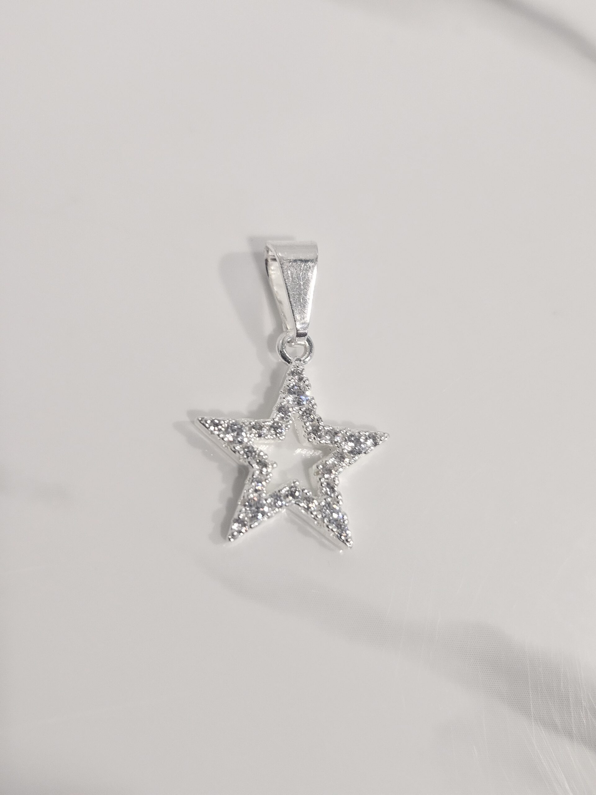 Colgante estrella con microcircones