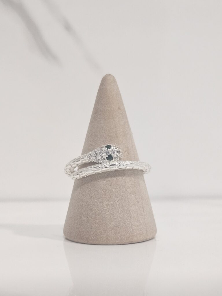 Anillo serpiente ojos verde