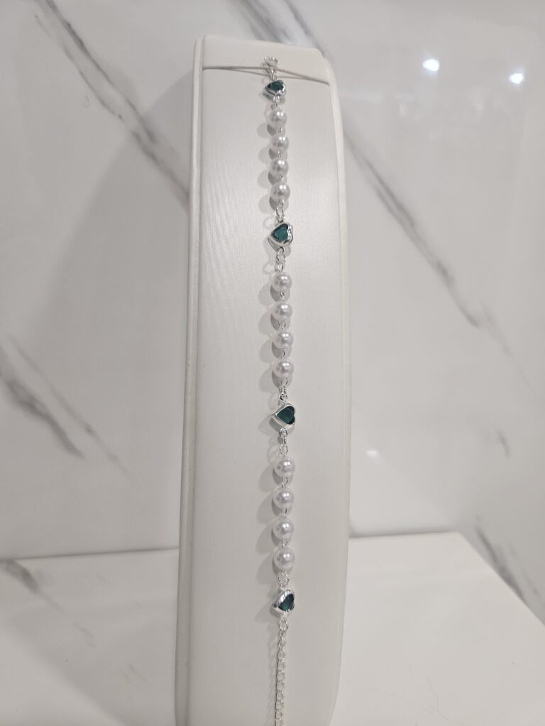 Pulsera perlas y corazones verde