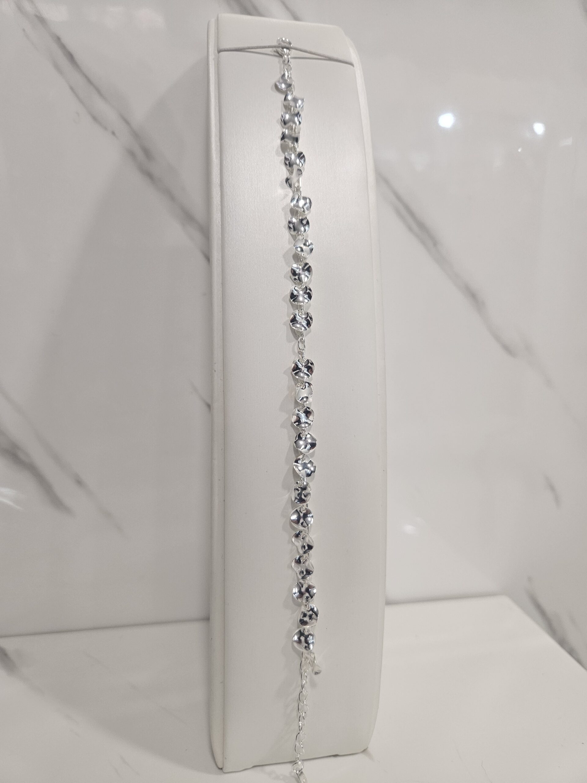 Pulsera con c?rculos martillados colgantes