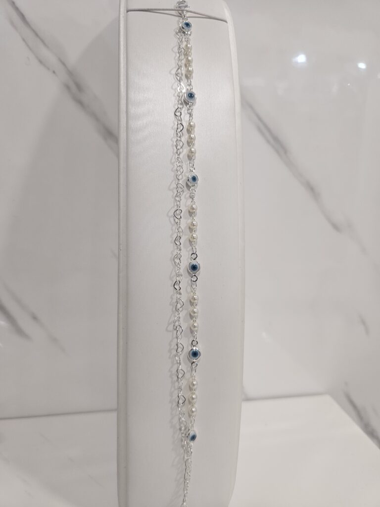 Pulsera doble ojos turco con perlas y corazones entrelazados