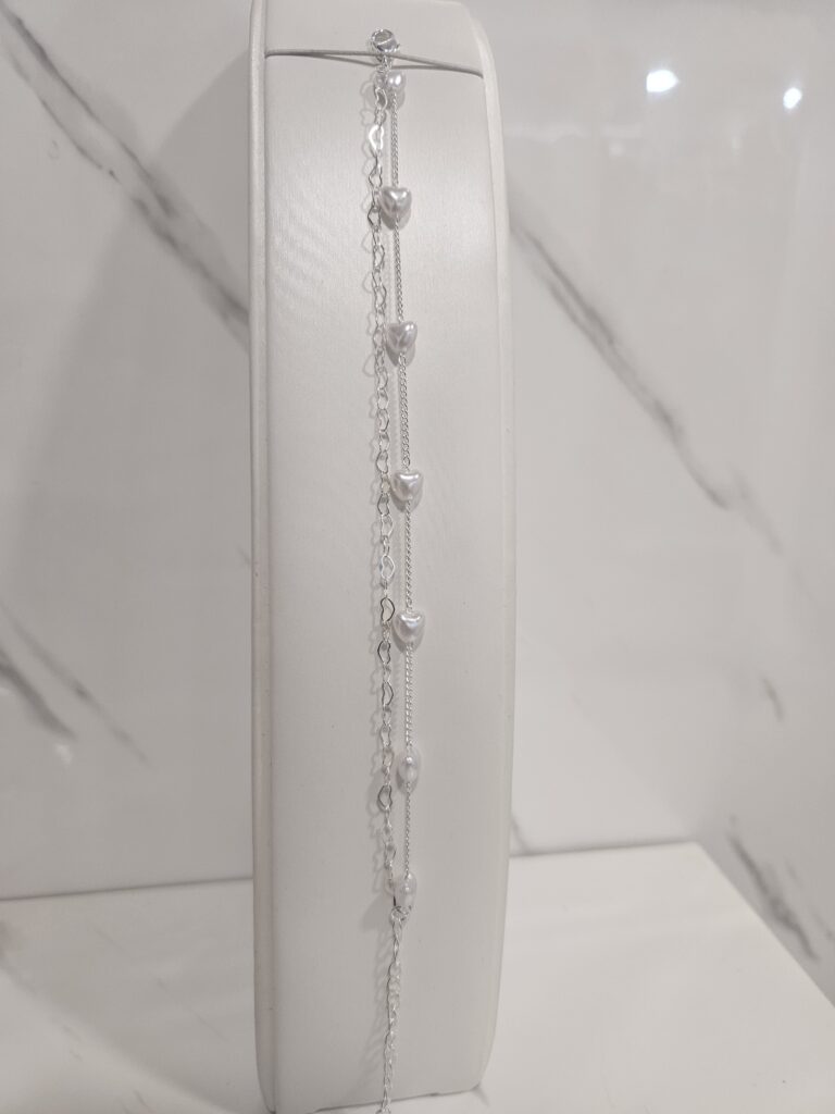 Pulsera doble perlas corazon y corazones entrelazados