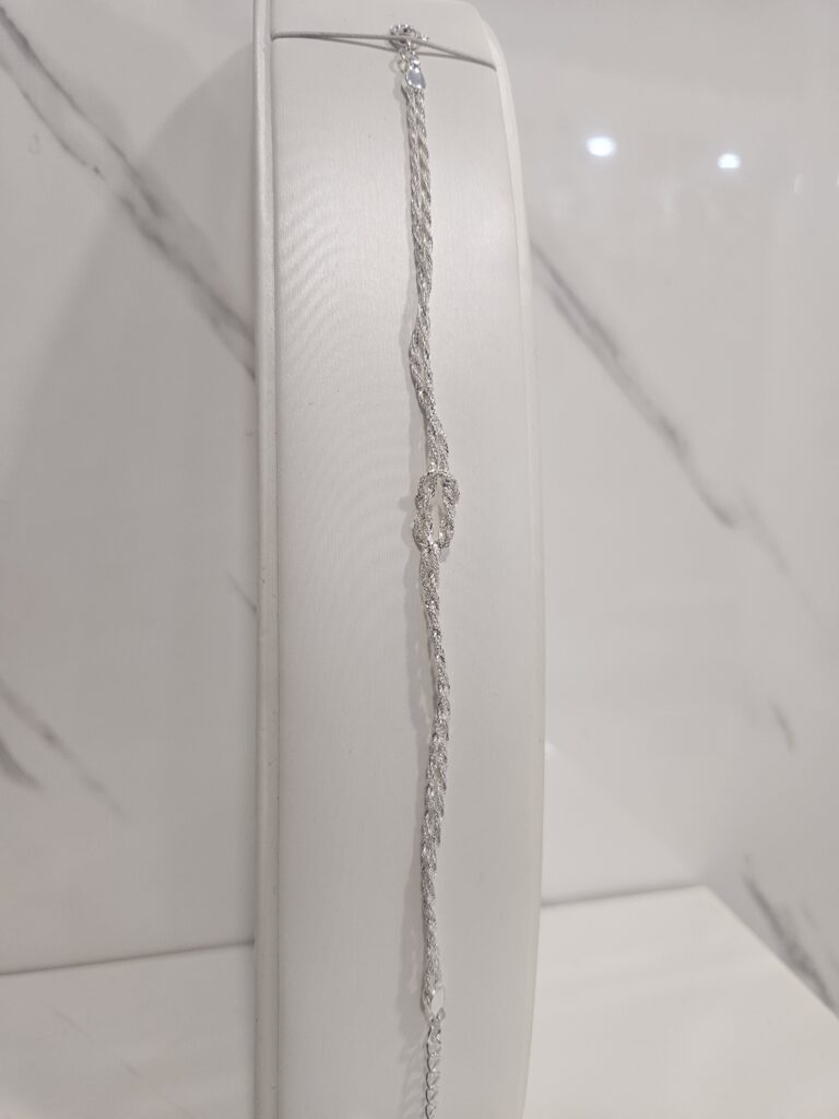 Pulsera entorchada doble con nudo